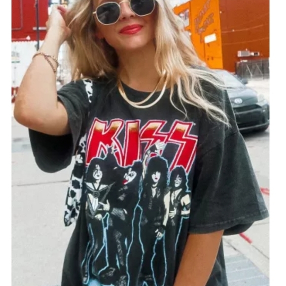 🍭🤘New boutique KISS tee XL & 2x left - Picture 4 of 6
